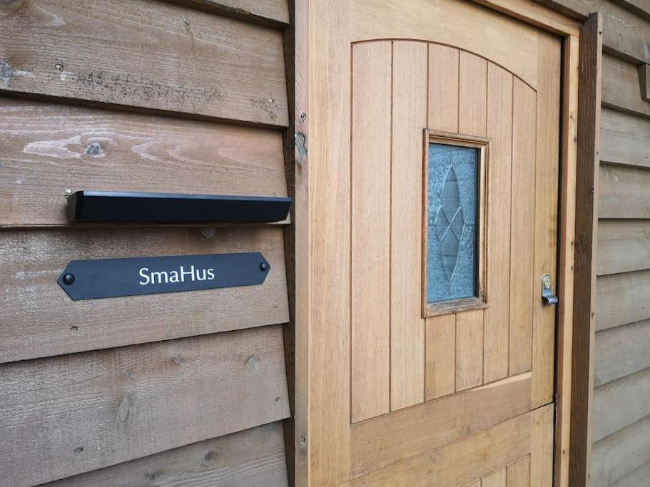 Stylish Apartment In Horsham With Parking And Own Entrance Exteriör bild